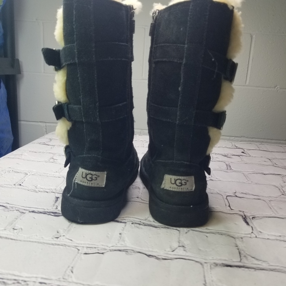 Ugg Maddi black shearling buckle boot 4 girls 6 women - Picture 8 of 15
